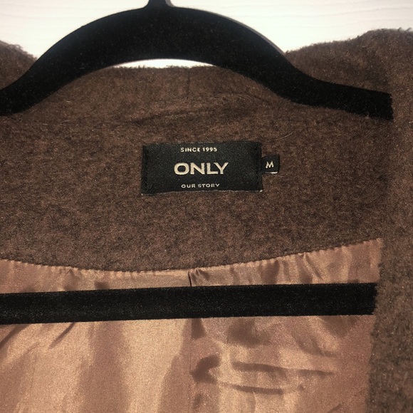 Women’s Coat - Picture 3 of 3